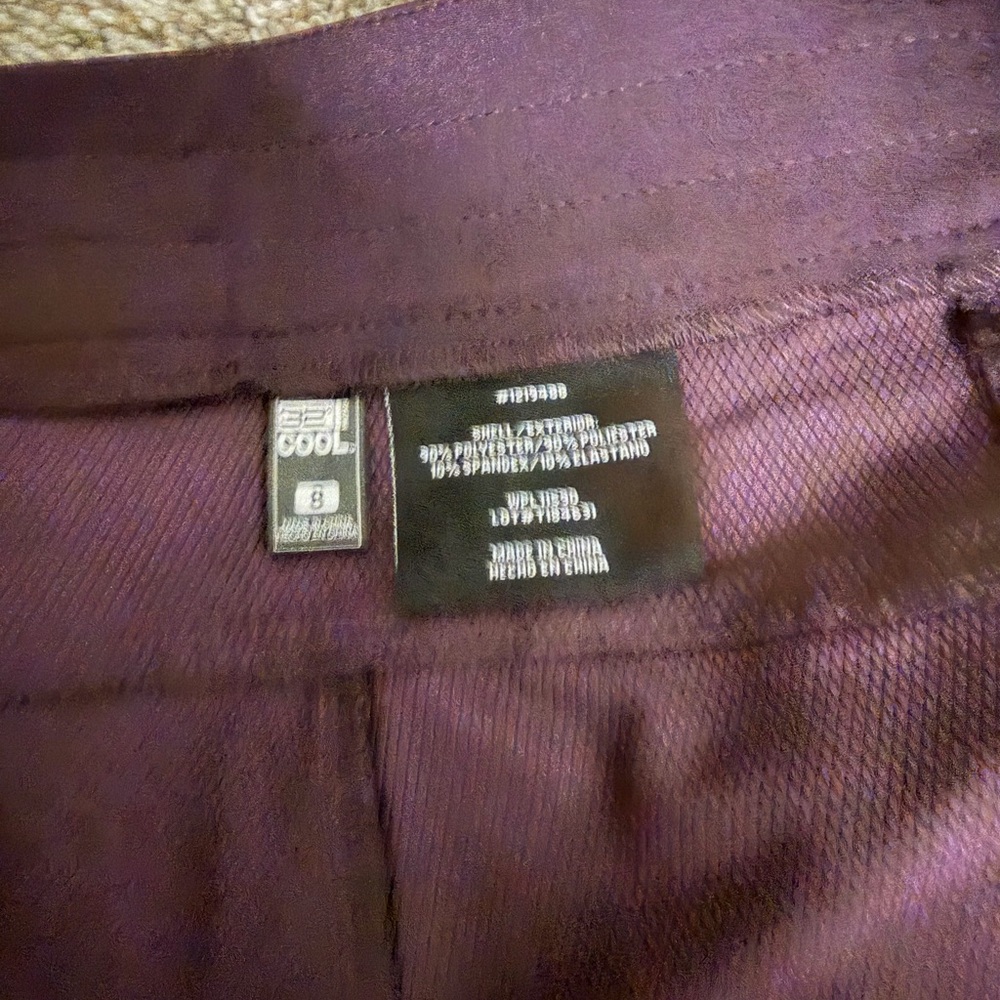 High-Rise Women's Performance Shorts in Plum - Picture 3 of 3